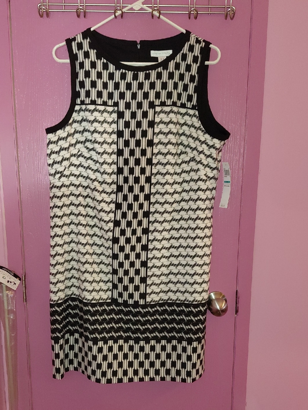 London Times Black and Cream Patterned Sleeveless Mini Dress